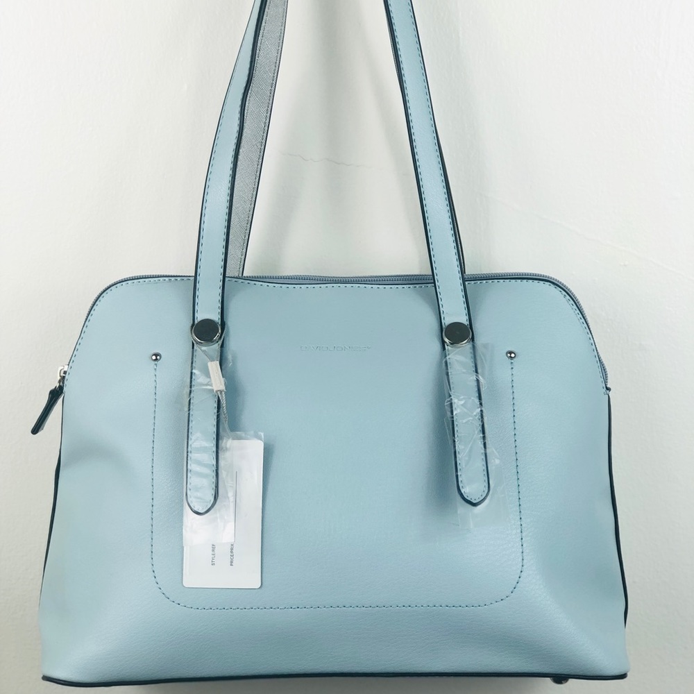 🔴SOLD🔴NWT baby blue handbag purse w/ zipper